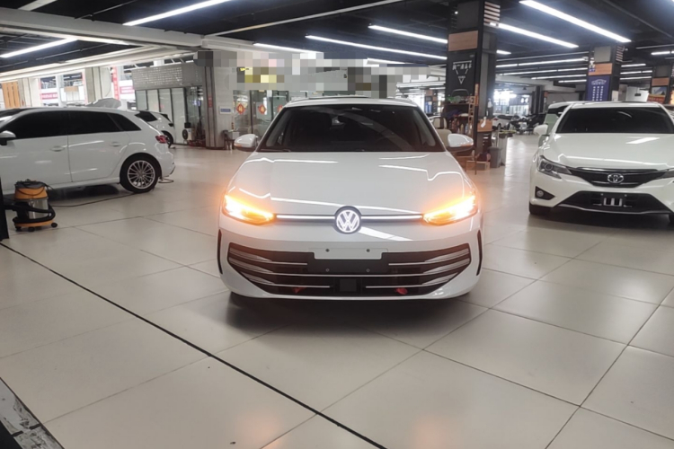 Volkswagen Lavida 2026 car image #3