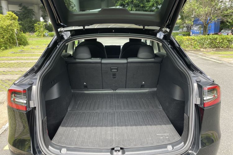 Tesla Model Y 2022 car image #21