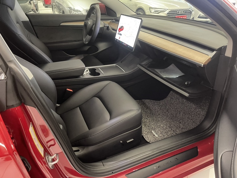 Tesla Model 3 2021 car image #2