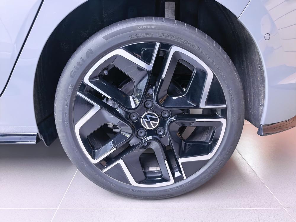Volkswagen Golf 2026 car image #7