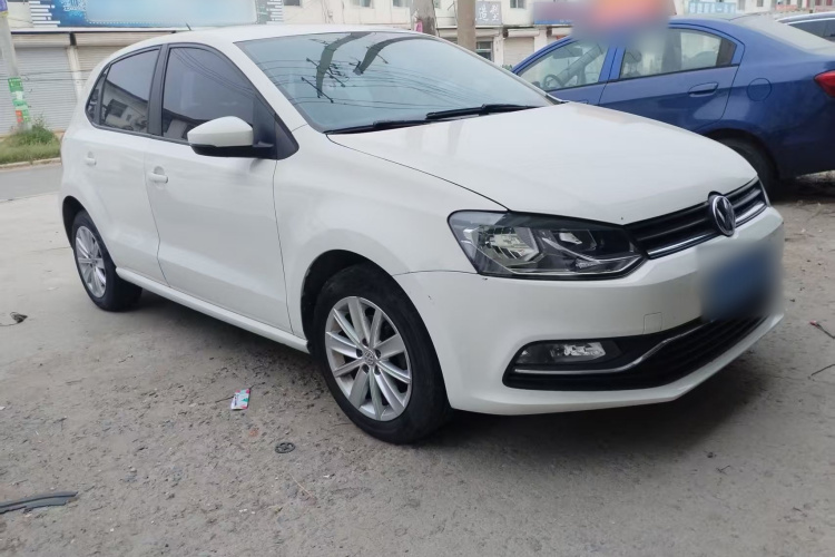 Volkswagen Polo 2015 car image #6
