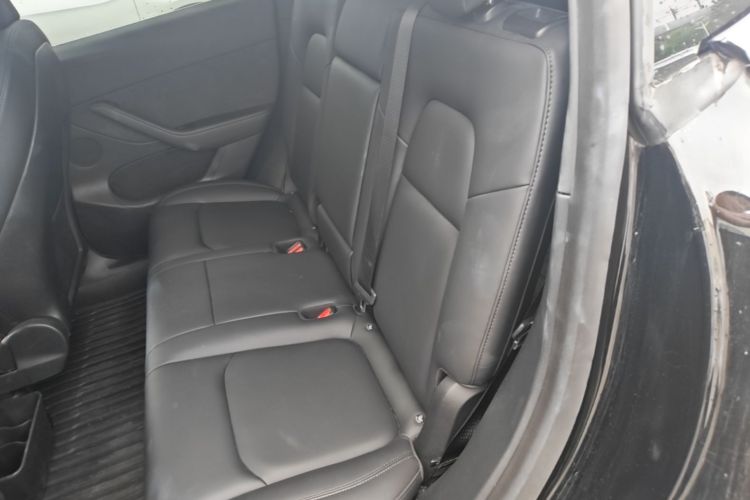 Tesla Model Y 2021 car image #17