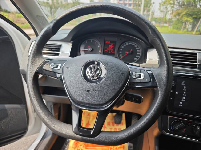 Volkswagen Santana 2021 صورة سيارة #8