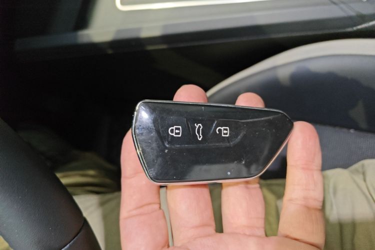 Volkswagen Golf 2024 car image #9