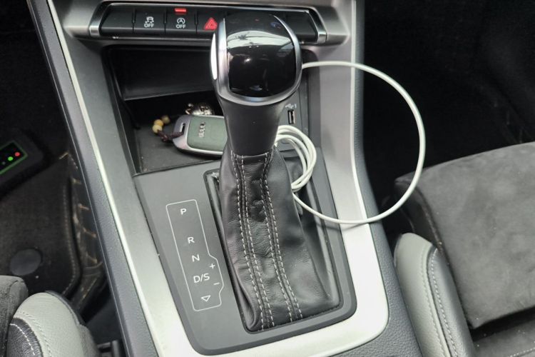 Audi Q3 2020 car image #14