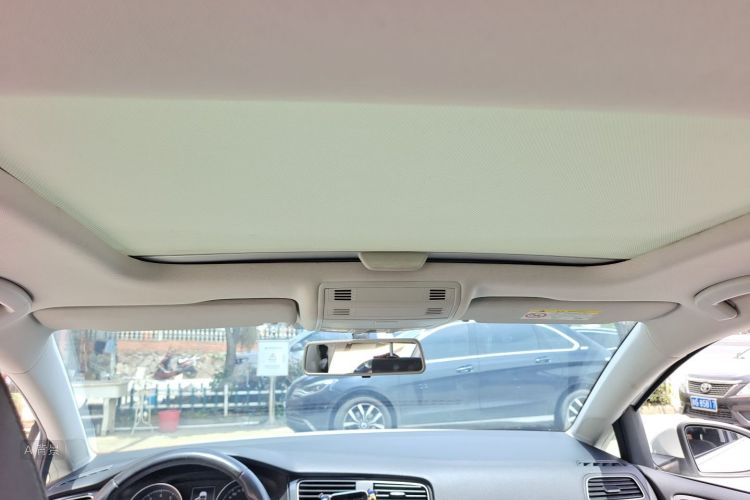 Volkswagen Golf 2018 car image #20