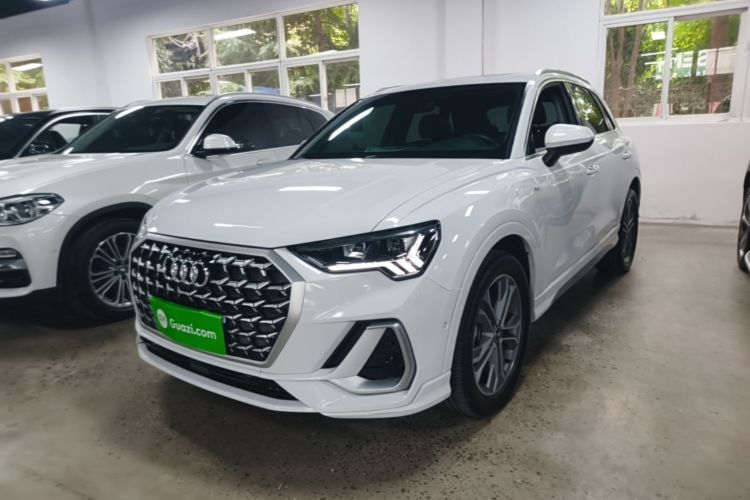 Audi Q3 2024 car image #2