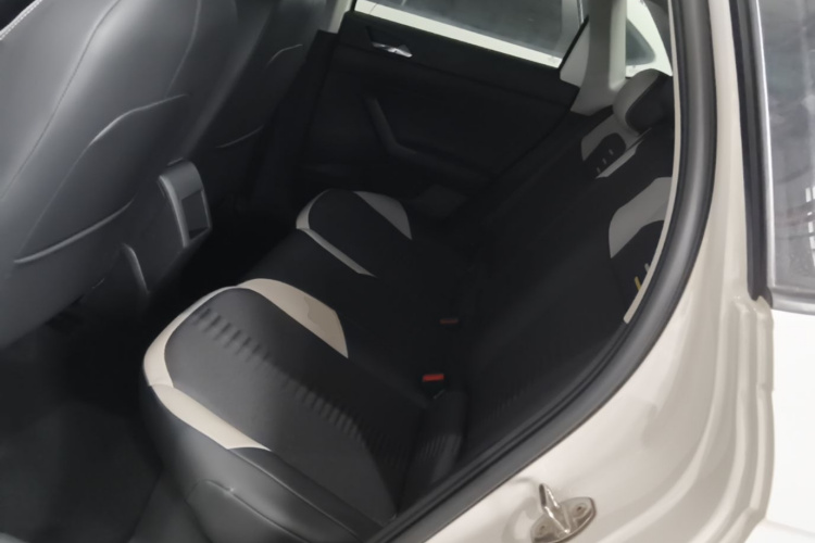 Volkswagen Polo 2022 car image #17
