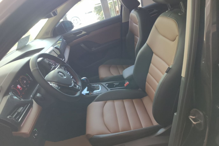 Volkswagen Tharu 2018 car image #24