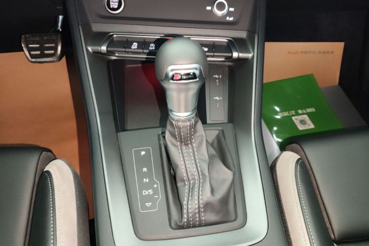 Audi Q3 2023 car image #14