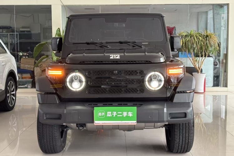 2025 car image #3