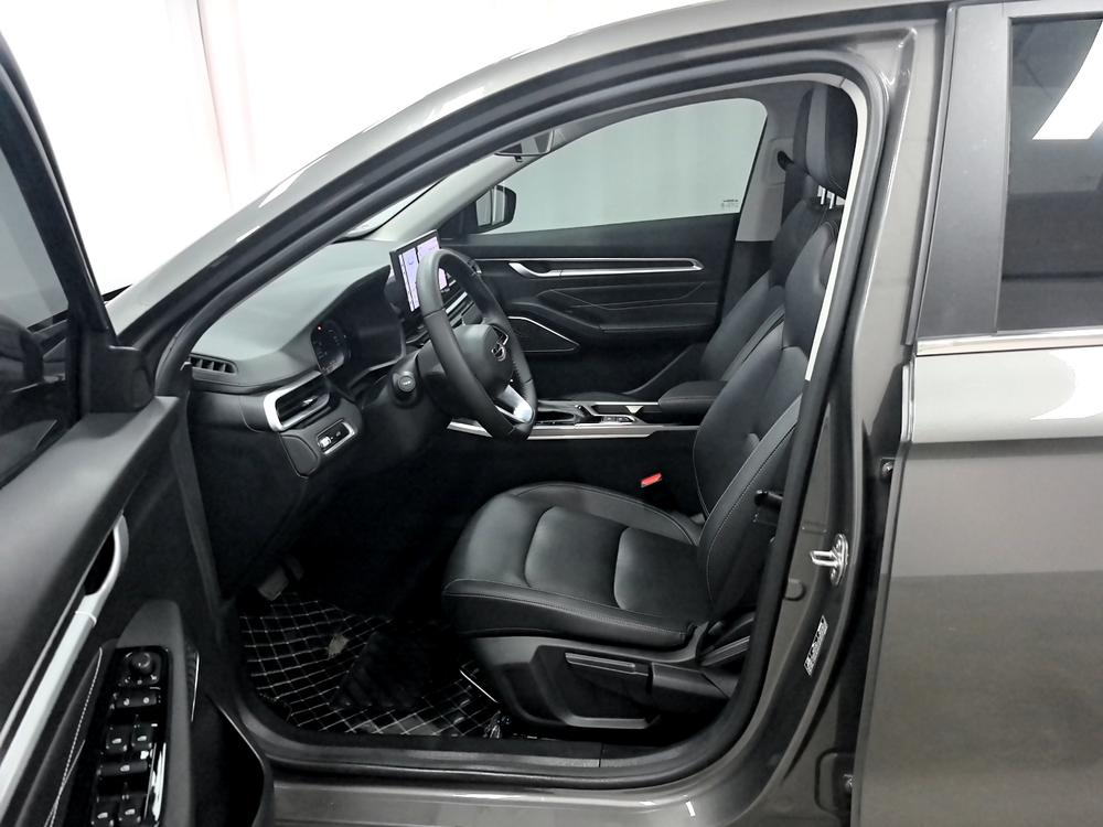 GEELY Emgrand 2023 car image #17