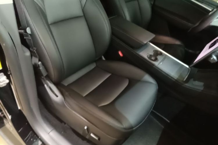 Tesla Model Y 2023 car image #24