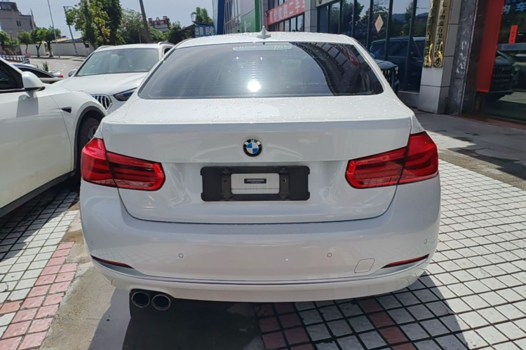BMW 3 Series 2018 #6 BMW 3 Series 2018 car image #6