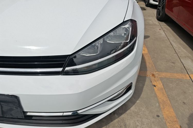 Volkswagen Golf 2020 car image #23