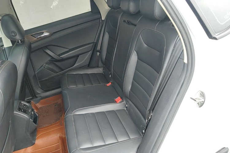 Volkswagen Tharu 2021 car image #17