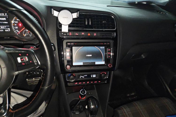 Volkswagen Polo 2016 car image #15