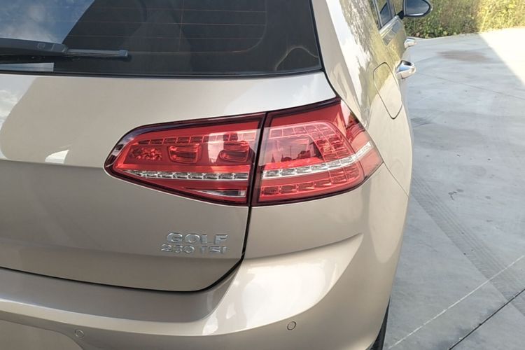 Volkswagen Golf 2017 car image #8