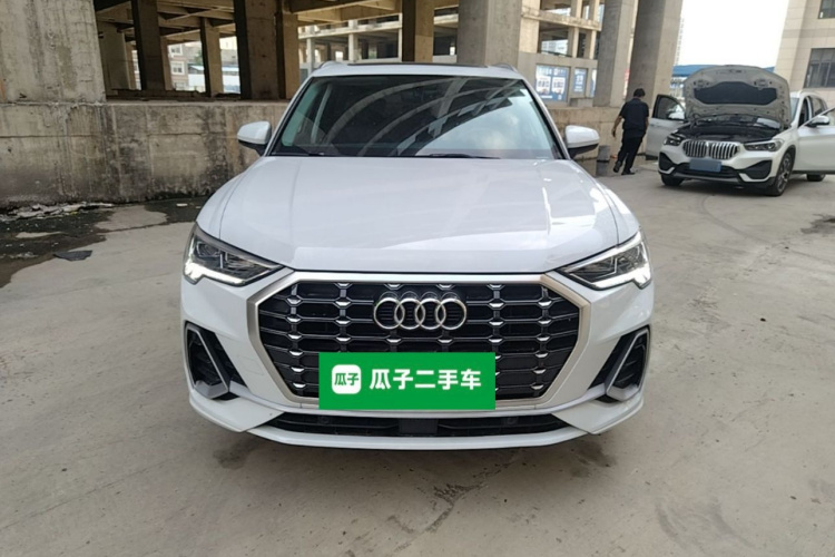 Audi Q3 2021 car image #3
