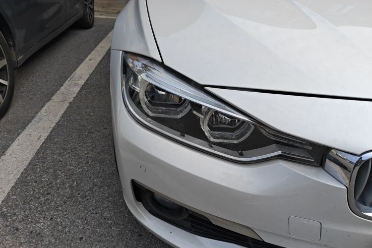 BMW 3 Series 2018 car image #8