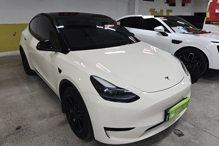 Tesla Model Y 2023 #4 Tesla Model Y 2023 car image #4
