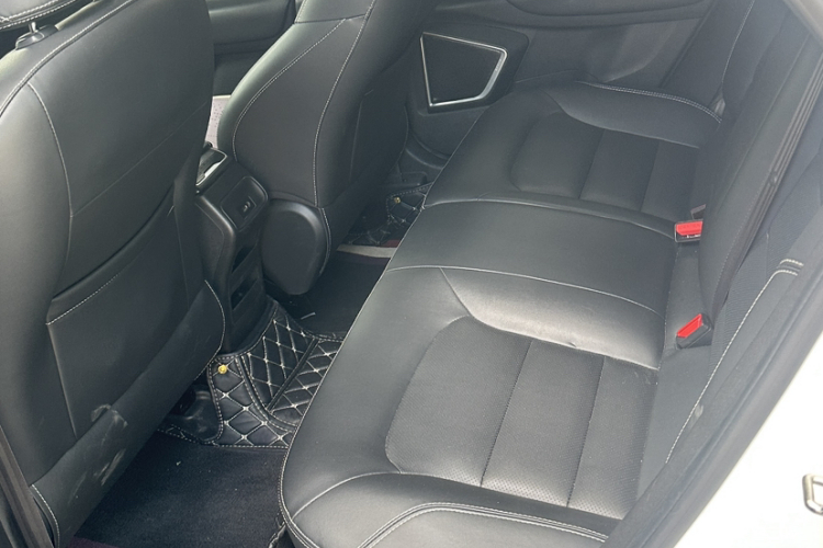 GEELY Emgrand GS 2017 car image #9