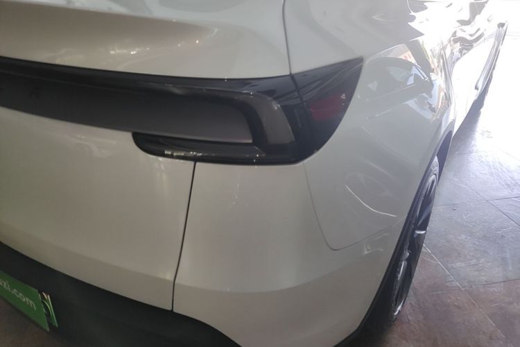 Tesla Model Y 2025 car image #8