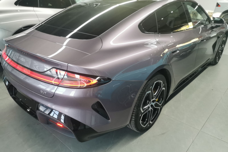 MI SU7 2025 immagine di auto #7