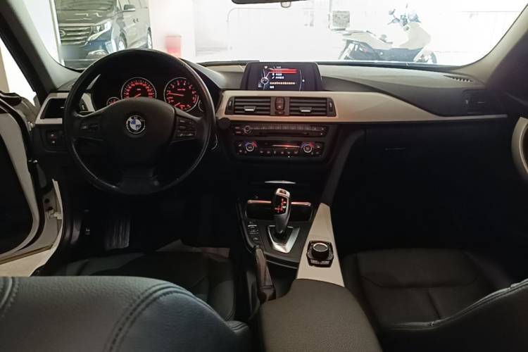 BMW 3 Series 2015 #10 BMW 3 Series 2015 immagine di auto #10