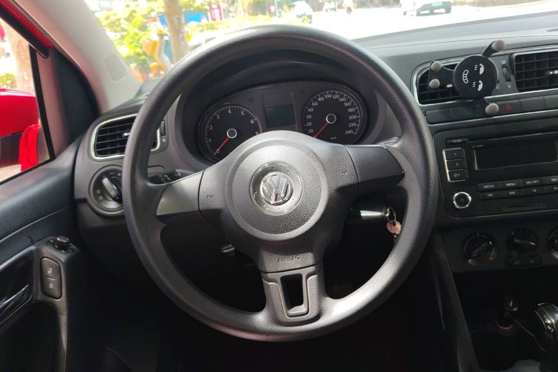 Volkswagen Polo 2012 #24 Volkswagen Polo 2012 car image #24