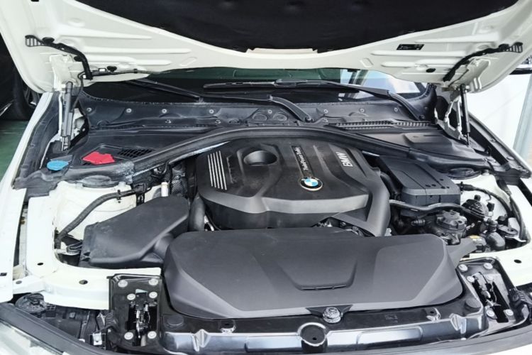 BMW 3 Series 2018 #20 BMW 3 Series 2018 car image #20