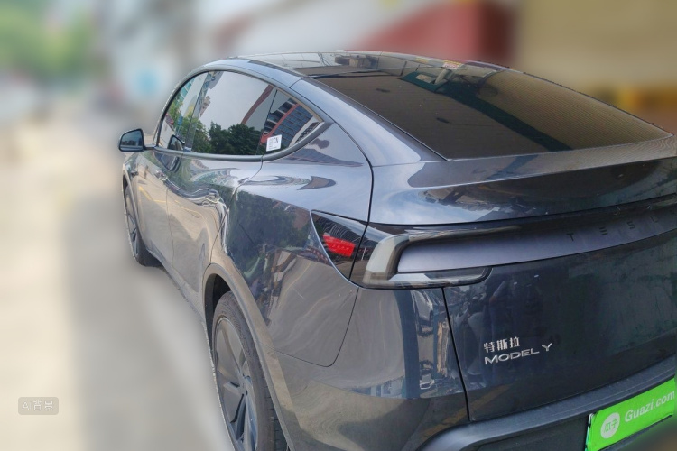 Tesla Model Y 2026 #5 Tesla Model Y 2026 car image #5