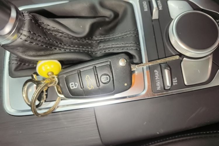 Audi A3 2018 car image #9