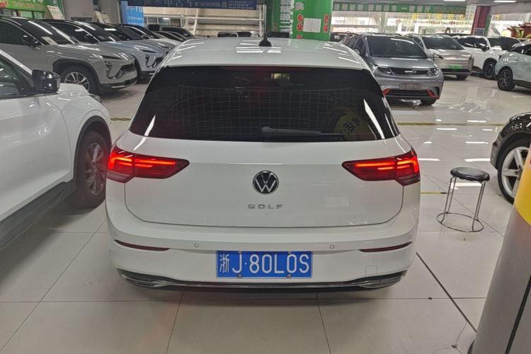 Volkswagen Golf 2023 car image #6