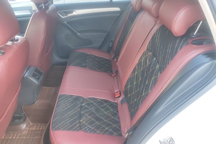 Volkswagen Golf 2018 car image #17