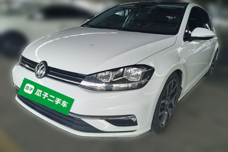 Volkswagen Golf 2020 car image #2