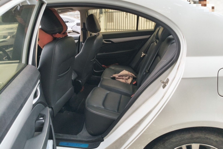 GEELY Emgrand 2019 #14 GEELY Emgrand 2019 car image #14