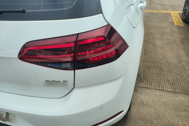 Volkswagen Golf 2020 car image #8