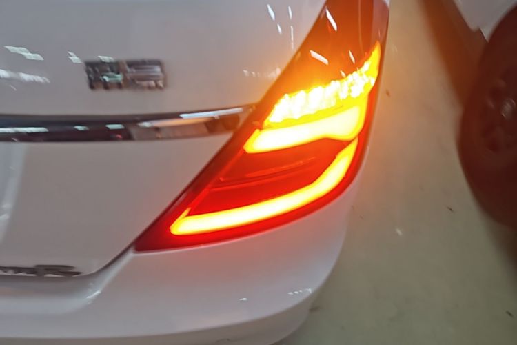 GEELY Emgrand 2018 immagine di auto #8