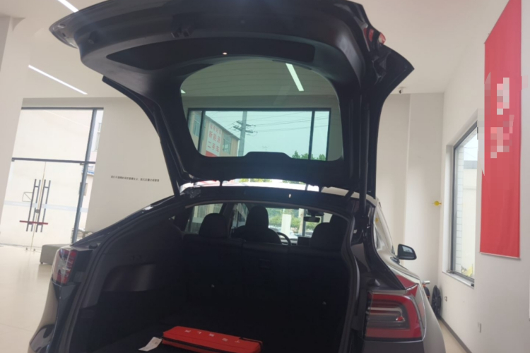 Tesla Model Y 2024 immagine di auto #19