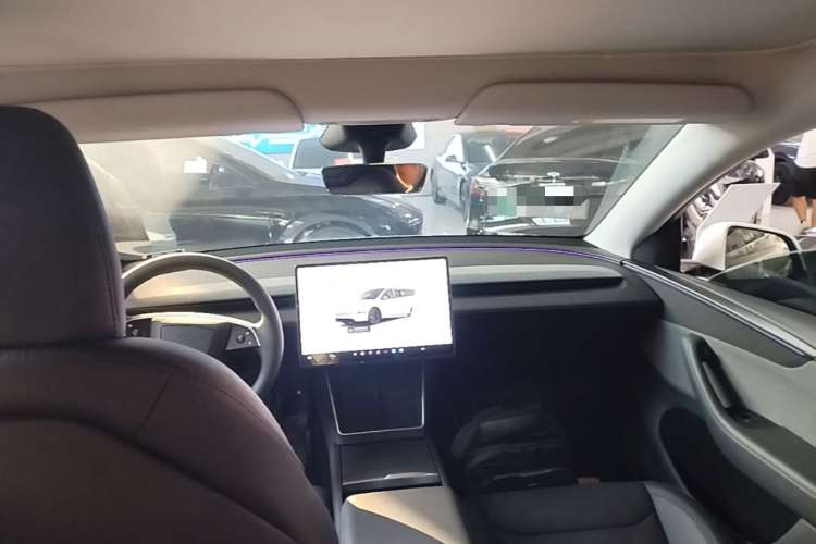 Tesla Model Y 2025 #18 Tesla Model Y 2025 car image #18