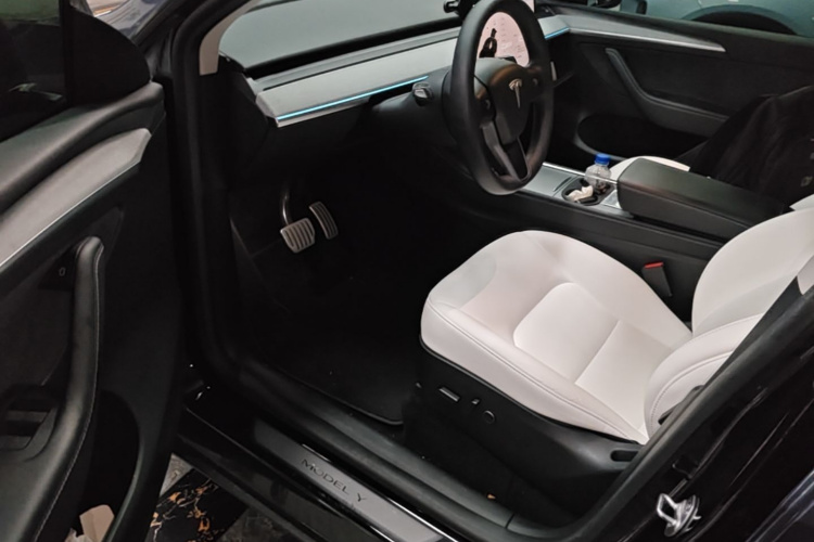 Tesla Model Y 2023 #16 Tesla Model Y 2023 car image #16