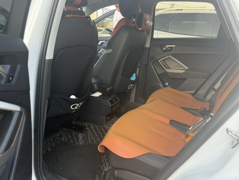 Audi Q3 2023 car image #3