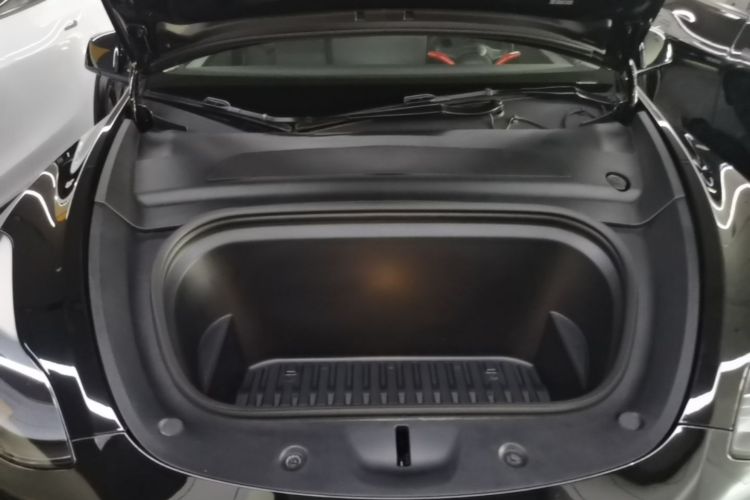 Tesla Model Y 2023 car image #20