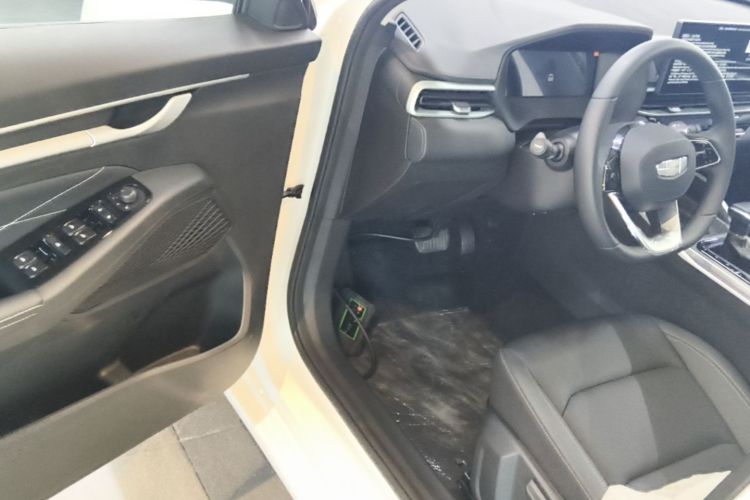 GEELY Emgrand 2026 car image #16