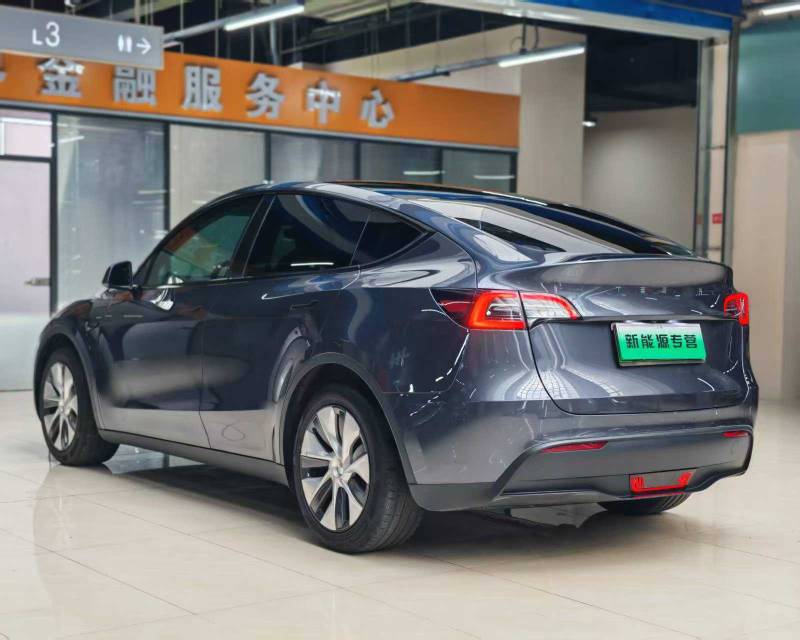 Tesla Model Y 2023 car image #4