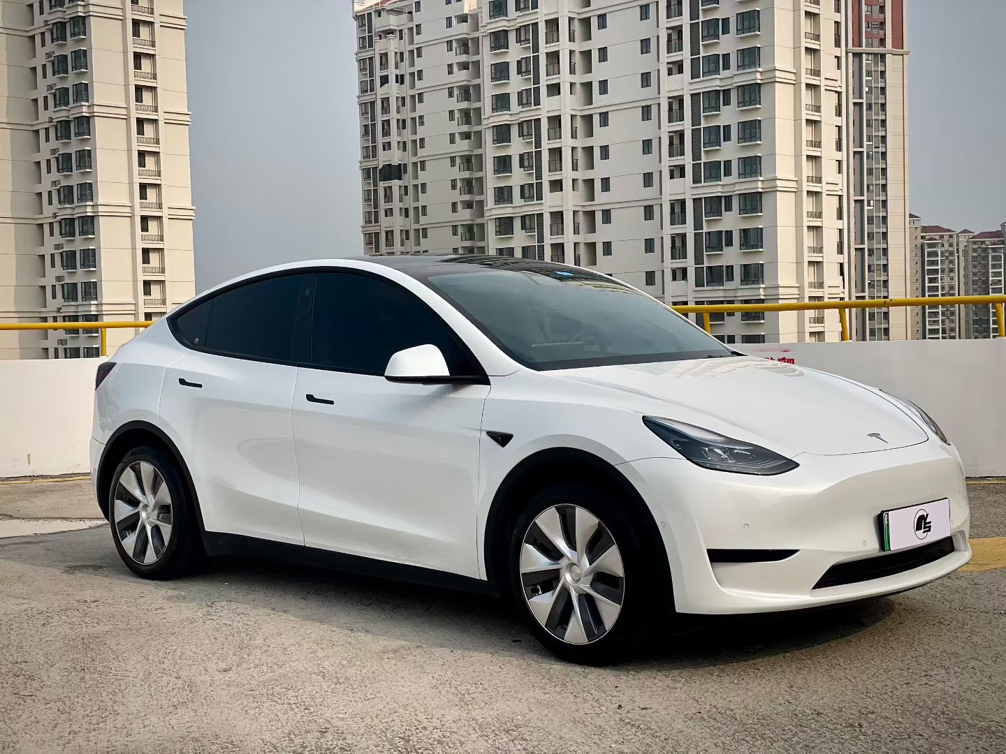 Tesla Model Y 2023 #3 Tesla Model Y 2023 car image #3