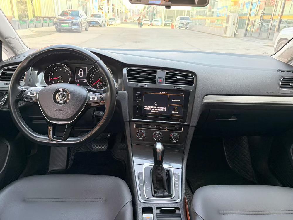 Volkswagen Golf 2018 car image #7