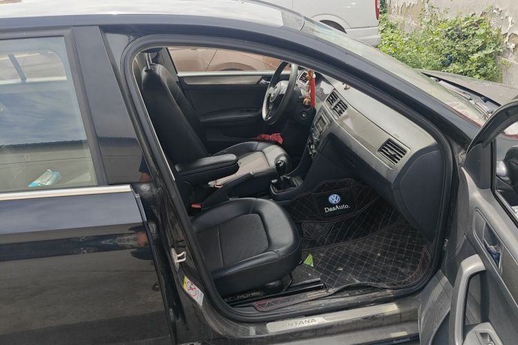 Volkswagen Santana 2015 car image #21