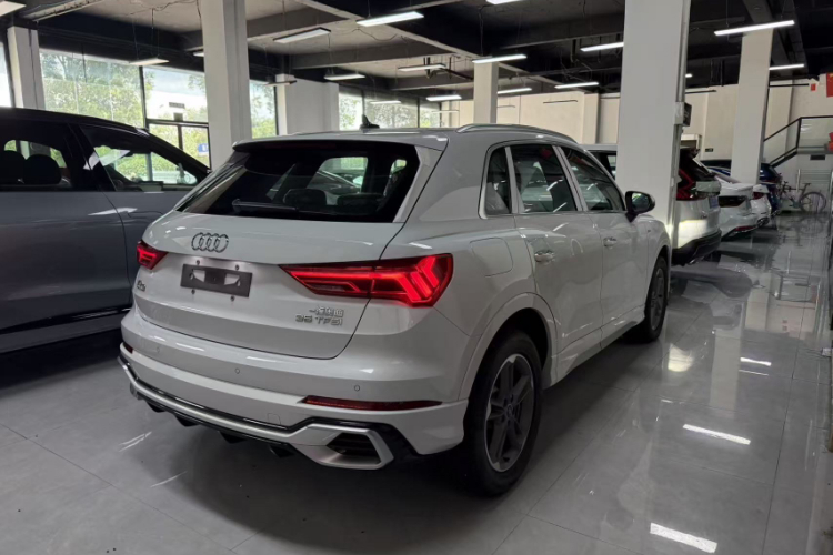 Audi Q3 2024 car image #7